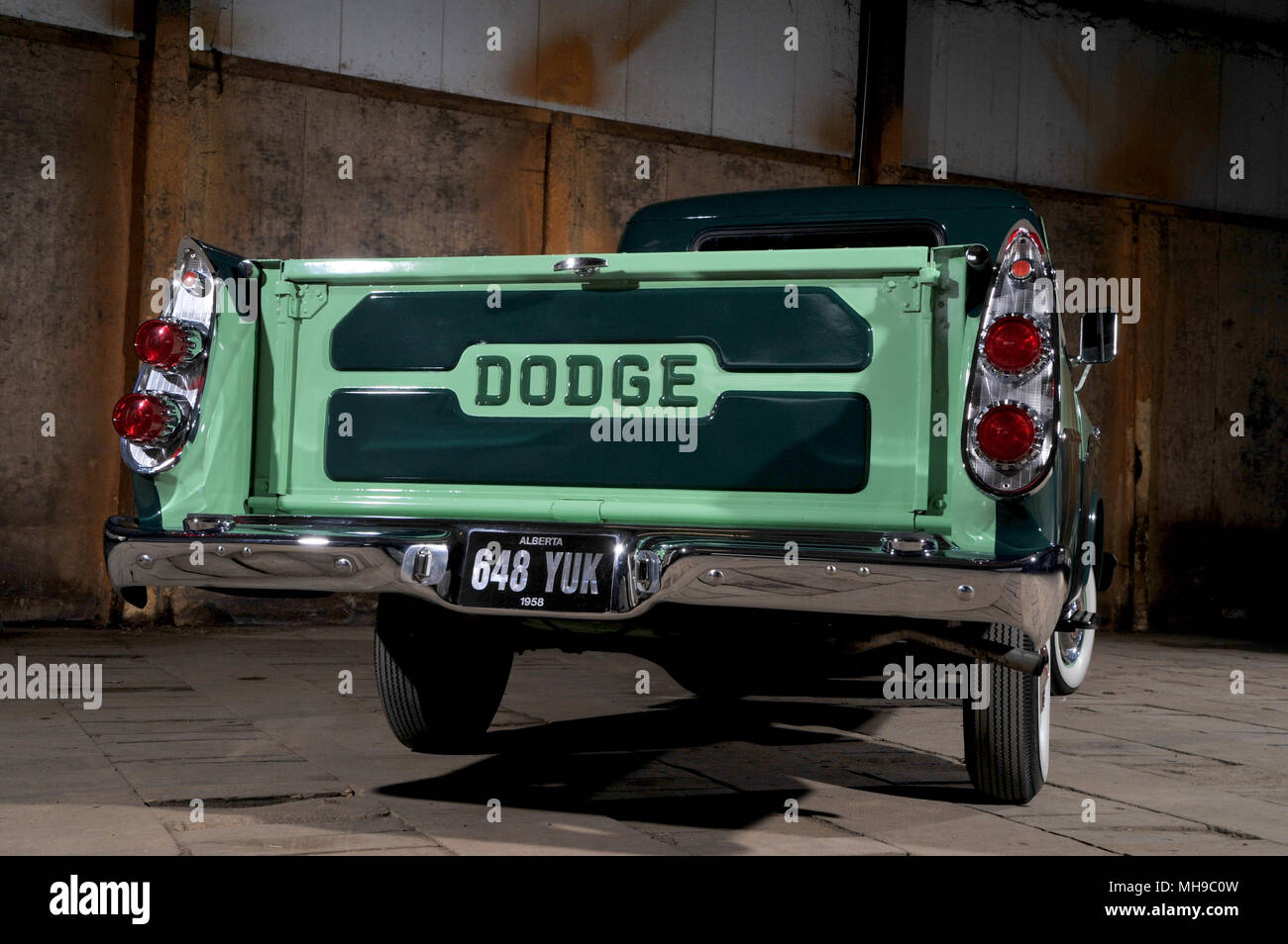 Appuyer sur le bouton sélecteur de vitesse sur un Sweptside 1958 Dodge D100 camionnette américaine classique Banque D'Images