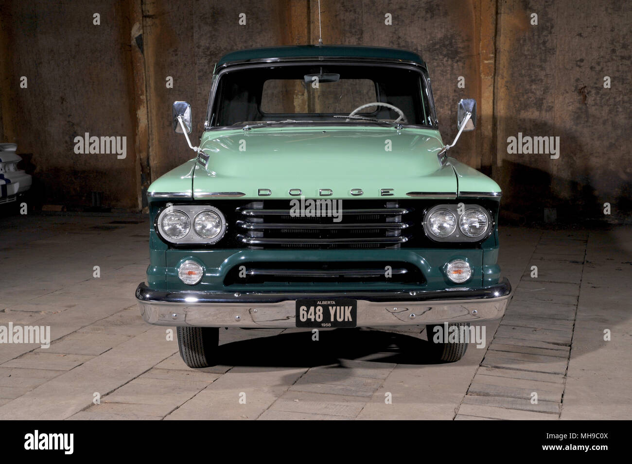 Appuyer sur le bouton sélecteur de vitesse sur un Sweptside 1958 Dodge D100 camionnette américaine classique Banque D'Images