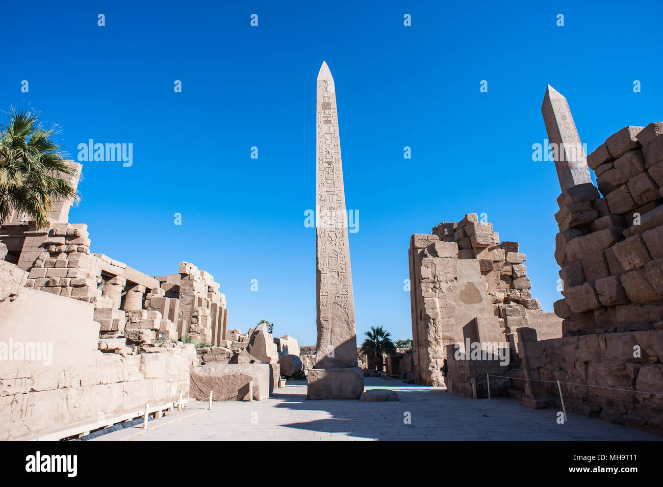 Obélisque et ruines du temple de Karnak, Louxor, Egypte (Thèbes antique Obélisque et ruines du temple de Karnak, Louxor, Egypte (Thèbes antique