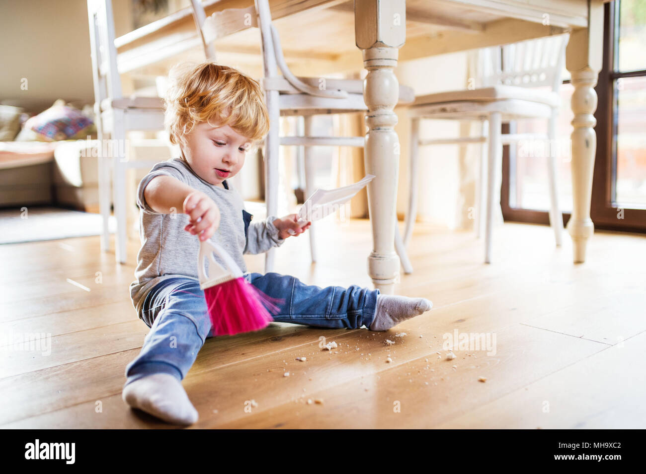 Brushing Floor Banque D Image Et Photos Alamy