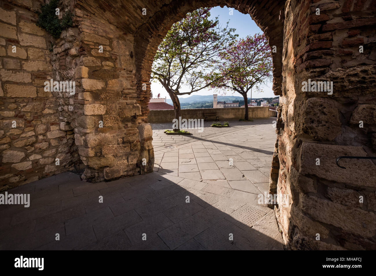 Rosignano Marittimo, Toscane - Situé dans la province de Livourne, à partir de la place avec l'église de San Ilario et le château construit en l'an 1100 Banque D'Images