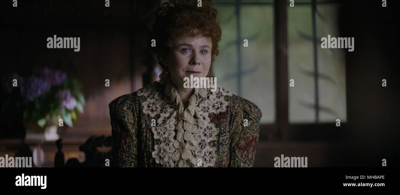 Le Happy Prince est un film biographique britannique sur Oscar Wilde, écrit et réalisé par Rupert Everett. Le film stars Everett, Colin Firth, Colin Morgan, Emily Watson, Edwin Thomas et Tom Wilkinson. Cette photo est pour un usage éditorial uniquement et est l'auteur de la société film et/ou le photographe attribué par le film ou la société de production et ne peut être reproduite que par des publications dans le cadre de la promotion du film ci-dessus. Un crédit obligatoire pour l'entreprise de film est nécessaire. Le photographe devrait également être portés lorsqu'il est connu. Banque D'Images