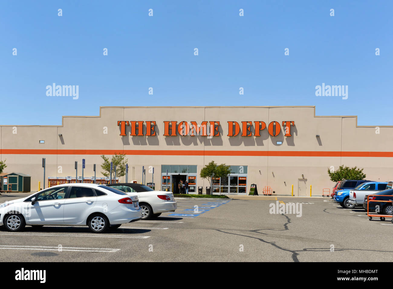 Home Depot storefront signer à Barstow, en Californie. Banque D'Images