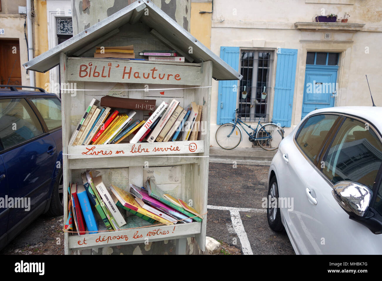 Bibliothèque communautaire libre et l'échange de livres à Arles France 2018 Banque D'Images