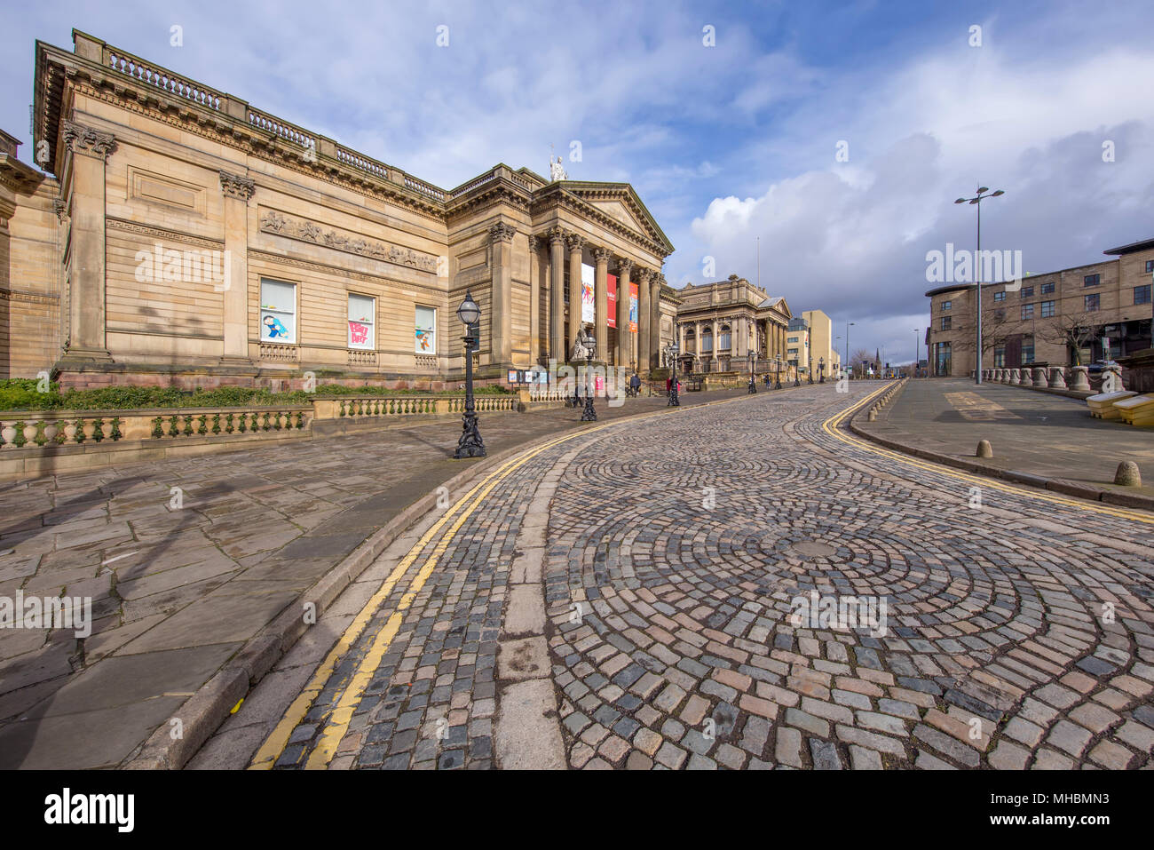 La galerie Walker (premier plan) et les sessions de fond (Maison du comté) font partie de l'énorme ligne civique de grand bâtiments de Liverpool Banque D'Images