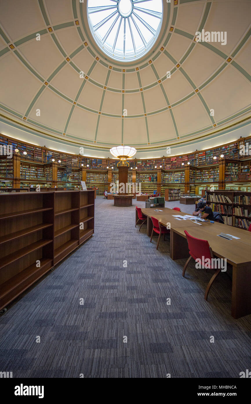 Intérieur de la salle de lecture en Picton Bibliothèque centrale de Liverpool Banque D'Images