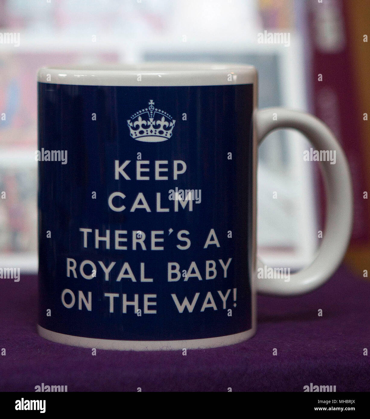 Souvenirs De Bebe Royal Garder Son Calme Mugs Photo Stock Alamy Souvenirs De Bebe Royal Garder Son Calme Mugs Photo Stock Alamy