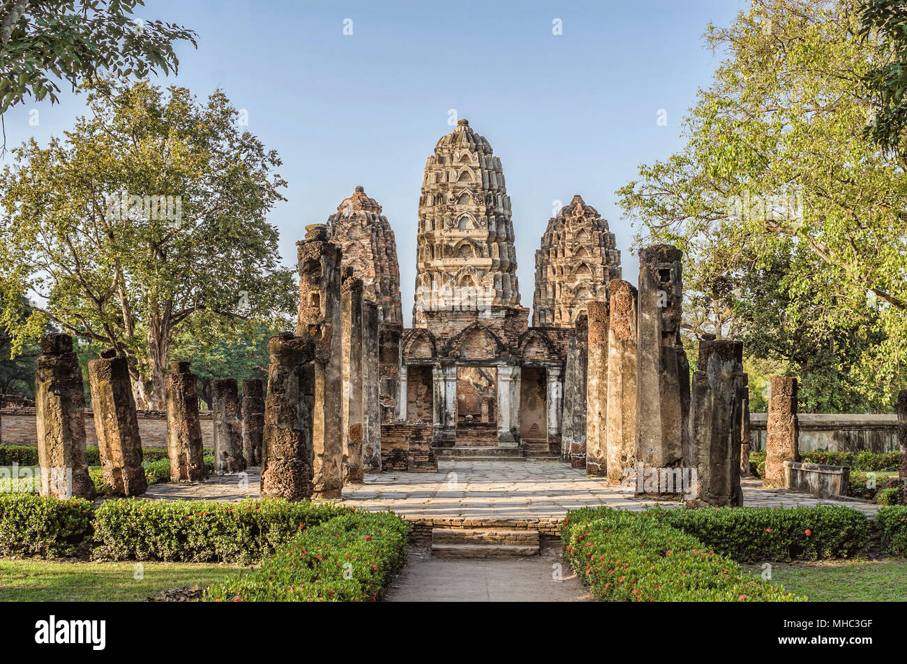Wat Sri Sawai a été construit au XIVe siècle, et est censé être le plus ancien Wat thaïlandais de Sukhothai Banque D'Images