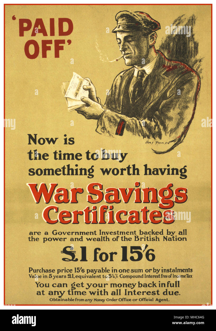 WW1 Vintage Affiches de propagande britannique 'il est maintenant temps d'acheter quelque chose qui vaut la peine d'avoir, des certificats d'épargne de guerre' affiche montre un homme fume une cigarette comme il regarde par-dessus son Certificats d'épargne de guerre, avec caption, 'payé.' poster : lithographie, Bert Thomas ; Roberts & Leete Ltd., Londres. Poster 1915 Banque D'Images
