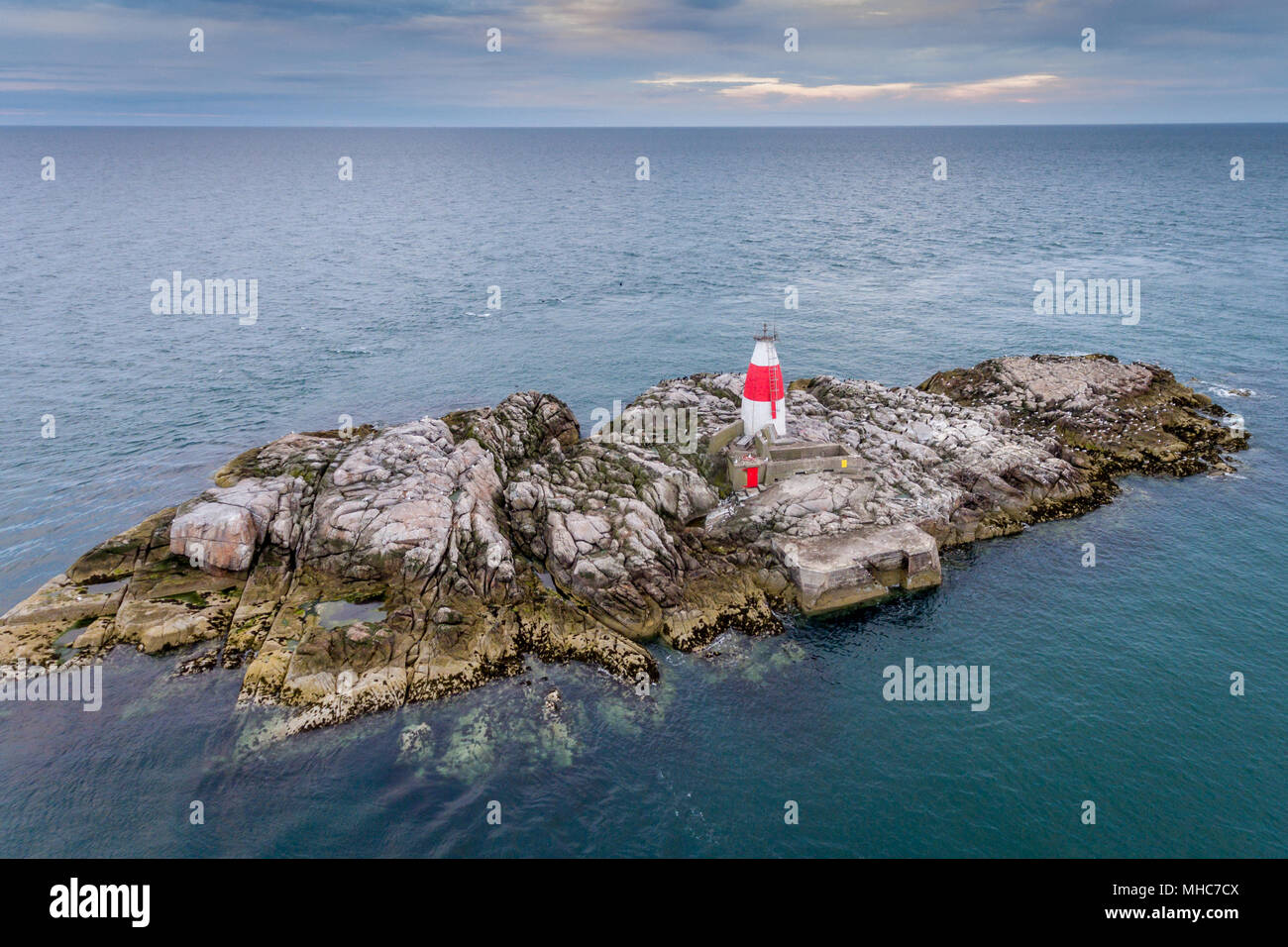 Photo aérienne de Muglins phare à côté de Dalkey Island Banque D'Images