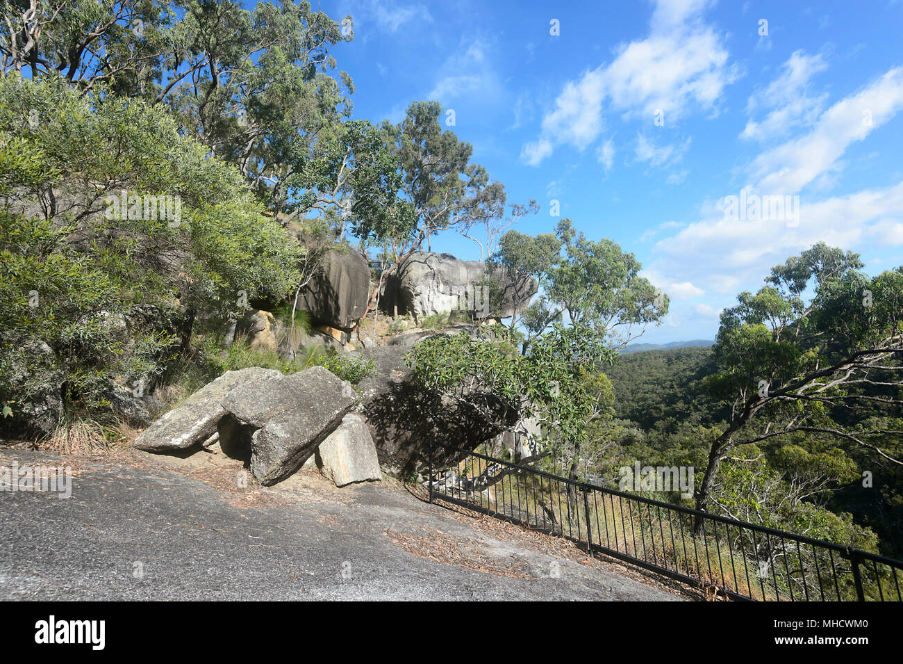 Vue panoramique de l'Davies Creek Falls lookout situé dans Davies Creek National Park près de Mareeba, Far North Queensland, Queensland, Australie, FNQ Banque D'Images