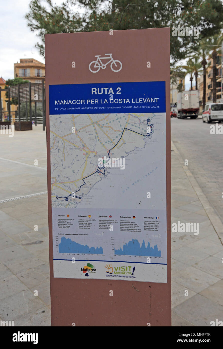 Panneau indiquant l'itinéraire vélo proposé à Portocristo, cycle friendly Mallorca Banque D'Images