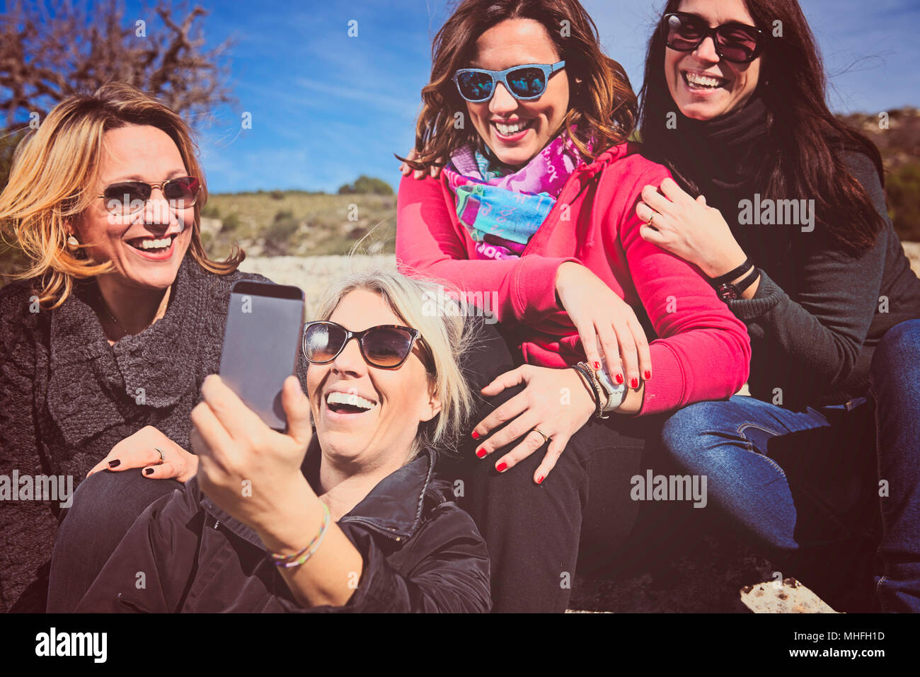 Entre les femmes selfies Banque D'Images