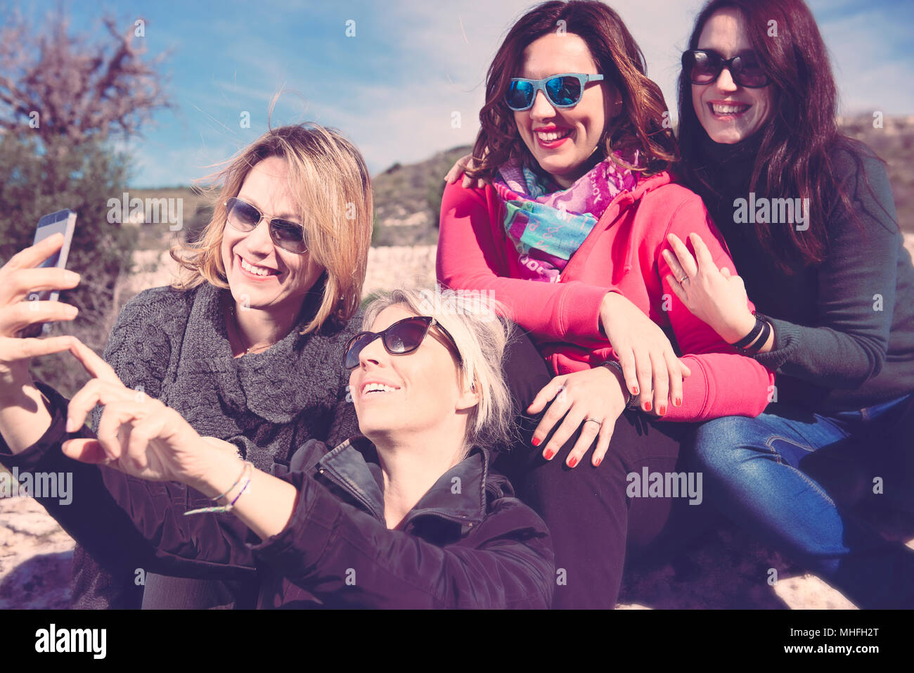 Entre les femmes selfies Banque D'Images