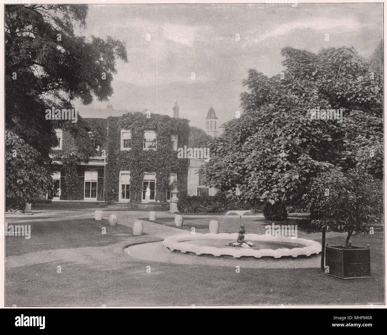 Cambridge Cottage, sur Kew Green, fut la propriété d'Adolphus Frederick, duc de Cambridge, frère de George IV, qui en 1818 … Banque D'Images