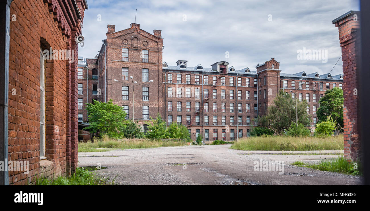 Façade de la vieille ville Krenholm Manufactury à Narva, Estonie. L'usine est l'un des pionniers de la Fédération de l'industrie du coton, a été construit en 1857. Banque D'Images
