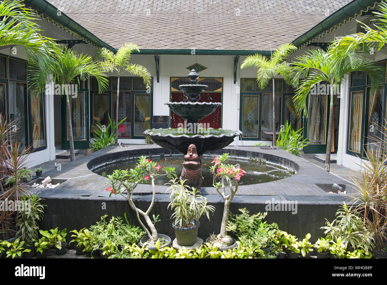 Fontaine et la cour de l'Indonésie Java Yogyakarta Kraton Banque D'Images