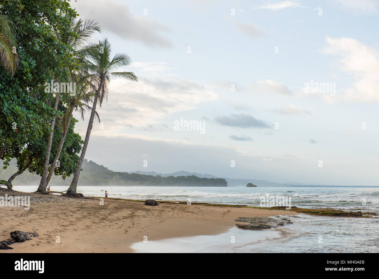 Playa Cocles - beautiful tropical beach près de Puerto Viejo - Costa Rica Banque D'Images