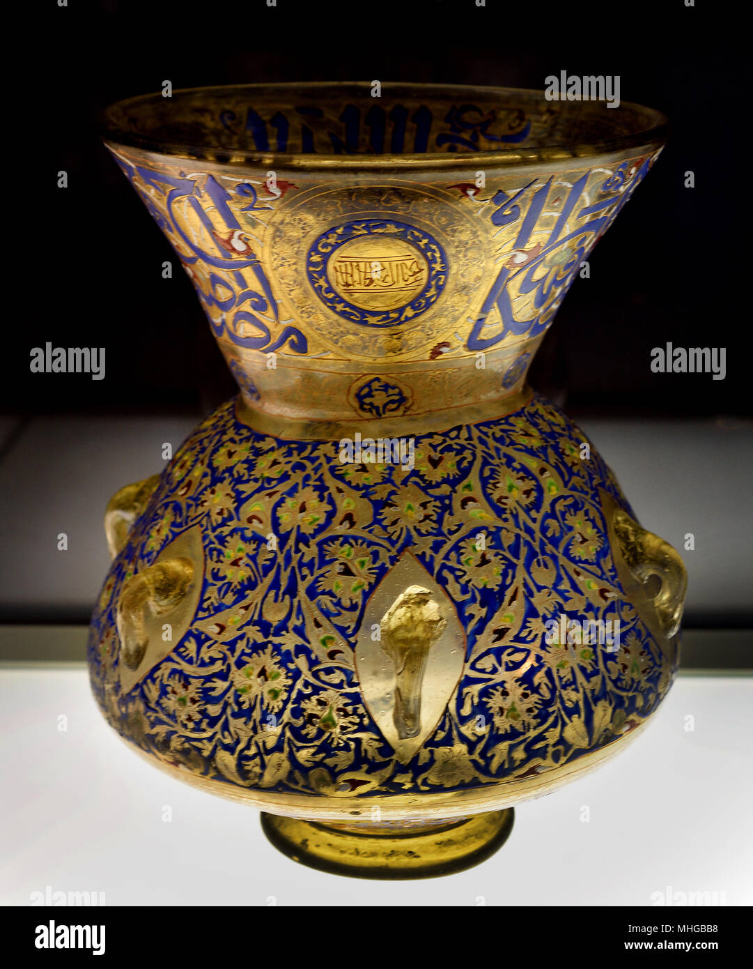 Lampe de mosquée 14e siècle période mamelouke ( doré et verre émaillé , l'Egypte, la Syrie ou l'Égypte ( - ) Banque D'Images