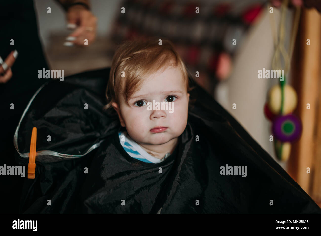Serieux 1 Ans Enfant Garcon Pendant Son Premier Meme Photo Stock Alamy