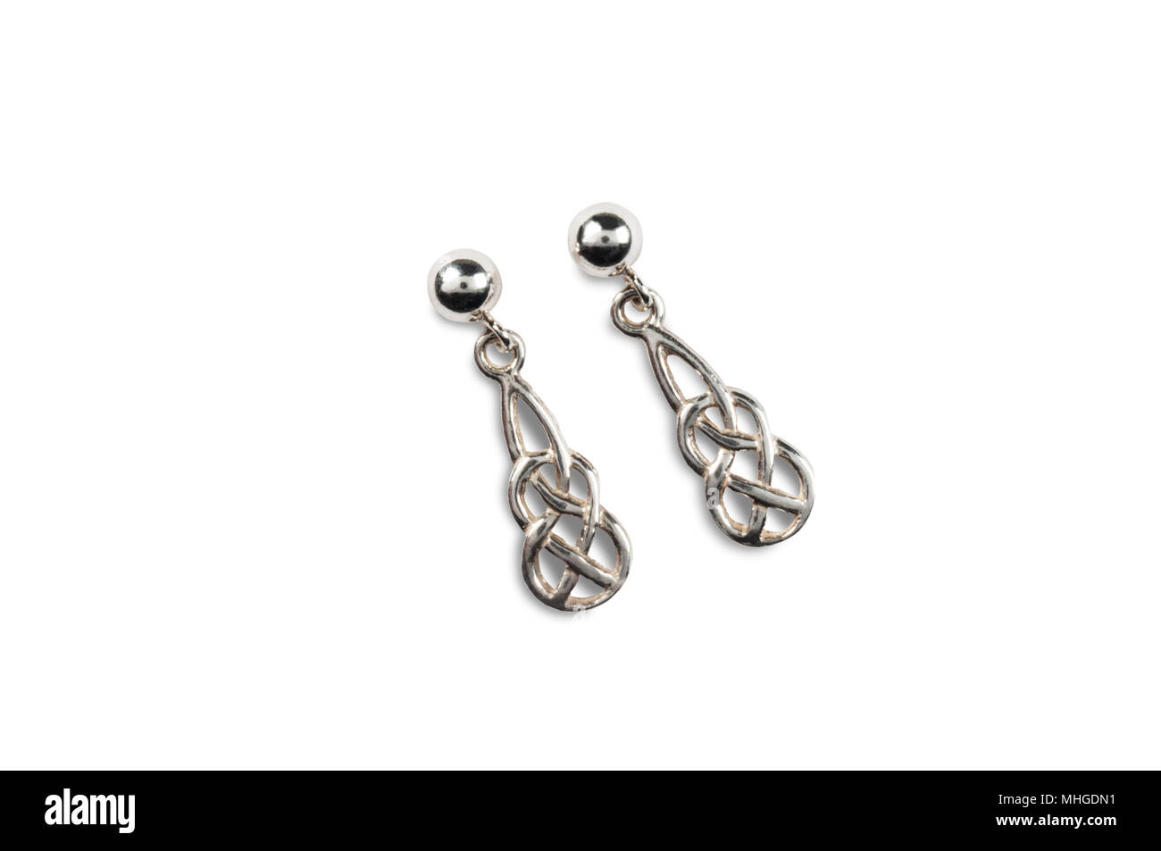 Portrait d'une paire de boucles d'argent isolé sur blanc - John Gollop Banque D'Images