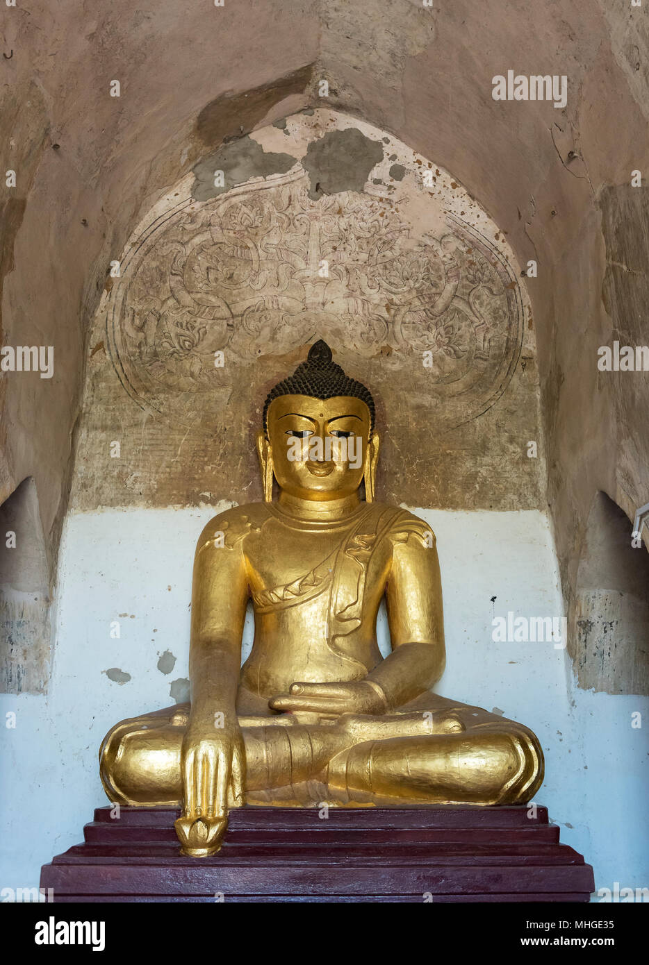 Statue de Bouddha au temple Gawdawpalin (Gaw Daw Palin Paya), Old Bagan, Myanmar (Birmanie) Banque D'Images