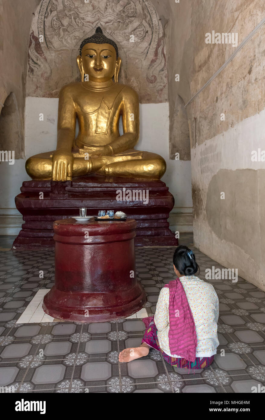 Statue de Bouddha au temple Gawdawpalin (Gaw Daw Palin Paya), Old Bagan, Myanmar (Birmanie) Banque D'Images