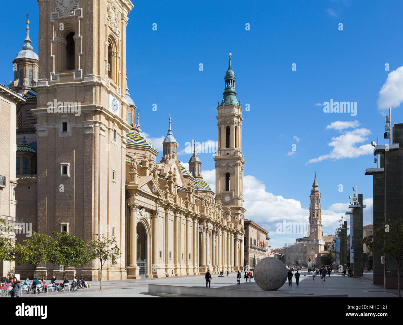 Saragosse, Espagne - 3 mars 2018 : La Cathédrale Basilique del Pilar ...