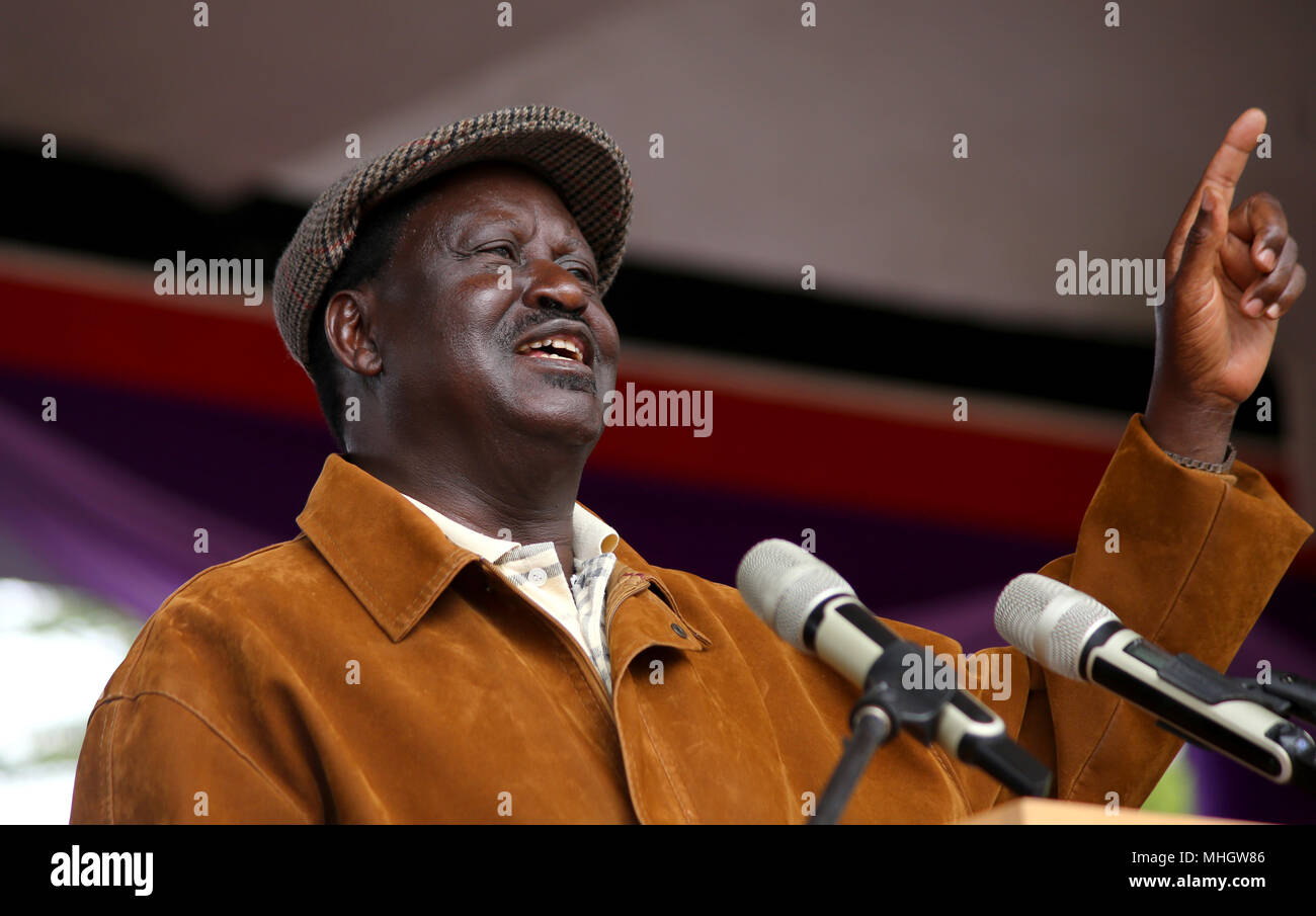 Leader de l'opposition, Raila Odinga, s'exprimant au cours de cette année, les célébrations de la fête du Travail à Uhuru Park dans la capitale du Kenya Nairobi. Le président Uhuru Kenyatta a annoncé une hausse de cinq pour-cent du salaire minimum alors qu'Odinga a annoncé la fin de boycott des produits de quatre entreprises que la NASA a affirmé la coalition a joué un rôle dans l'année dernière élections âprement contestées par ce qu'il prétend en charge l'installation de régime illégal. Banque D'Images