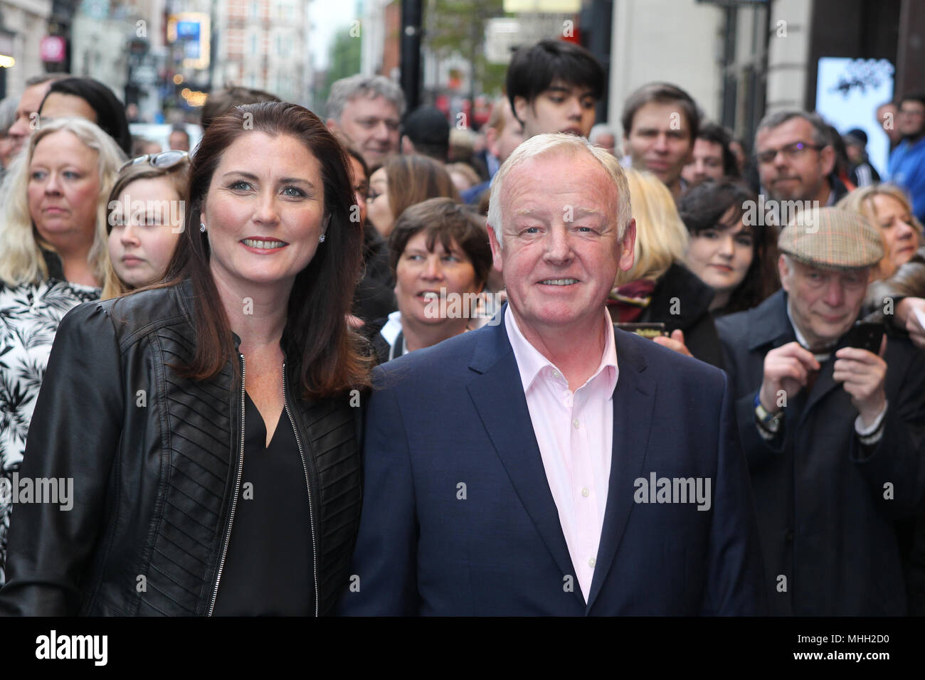 London, UK, 1er mai, 2018. Les Dennis assiste à la cérémonie d'ouverture d'Échecs nuit au London Coliseum : Crédit WFPA/Alamy Live News Banque D'Images