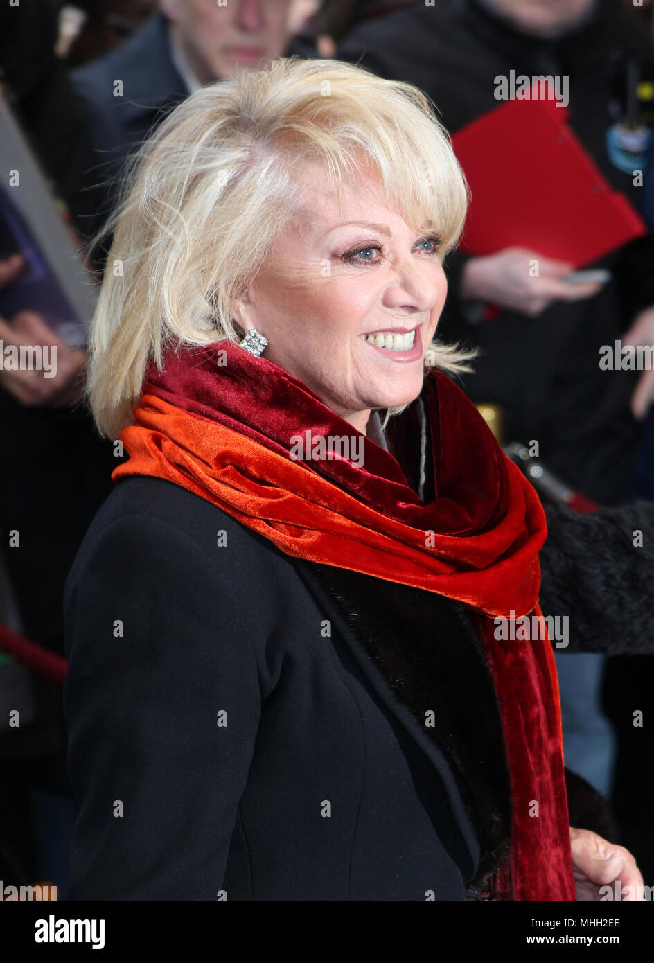 Londres, Royaume-Uni, 1er mai 2018. Elaine Paige assiste à la soirée d'ouverture musicale d'échecs au London Coliseum crédit : Banque D'Images