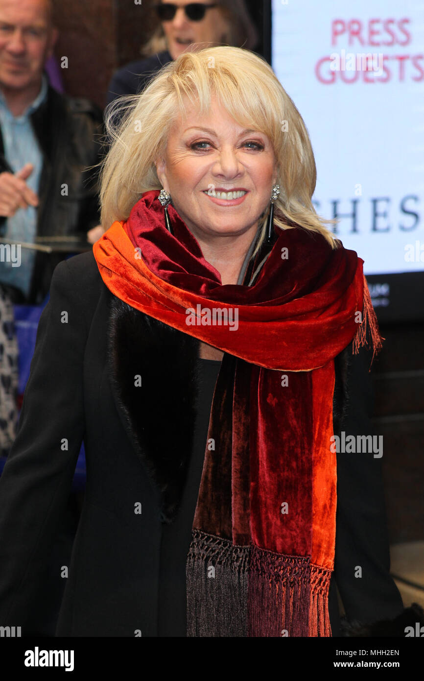 Londres, Royaume-Uni, 1er mai 2018. Elaine Paige assiste à la soirée d'ouverture musicale d'échecs au London Coliseum crédit : Banque D'Images