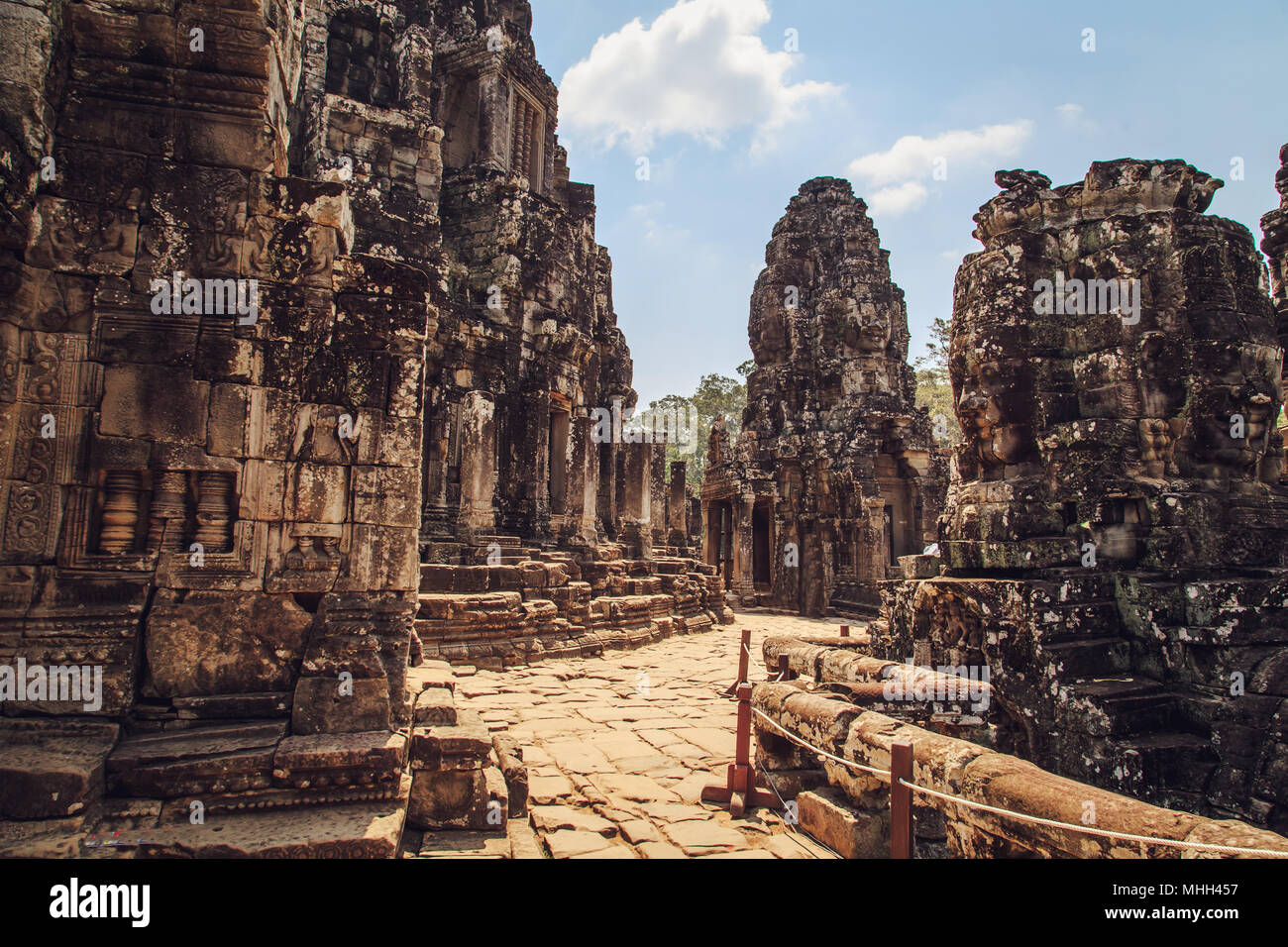 Les nombreux visages du Bayon temple est la perle du complexe d'Angkor Thom. Siem Reap, Cambodge. Banque D'Images