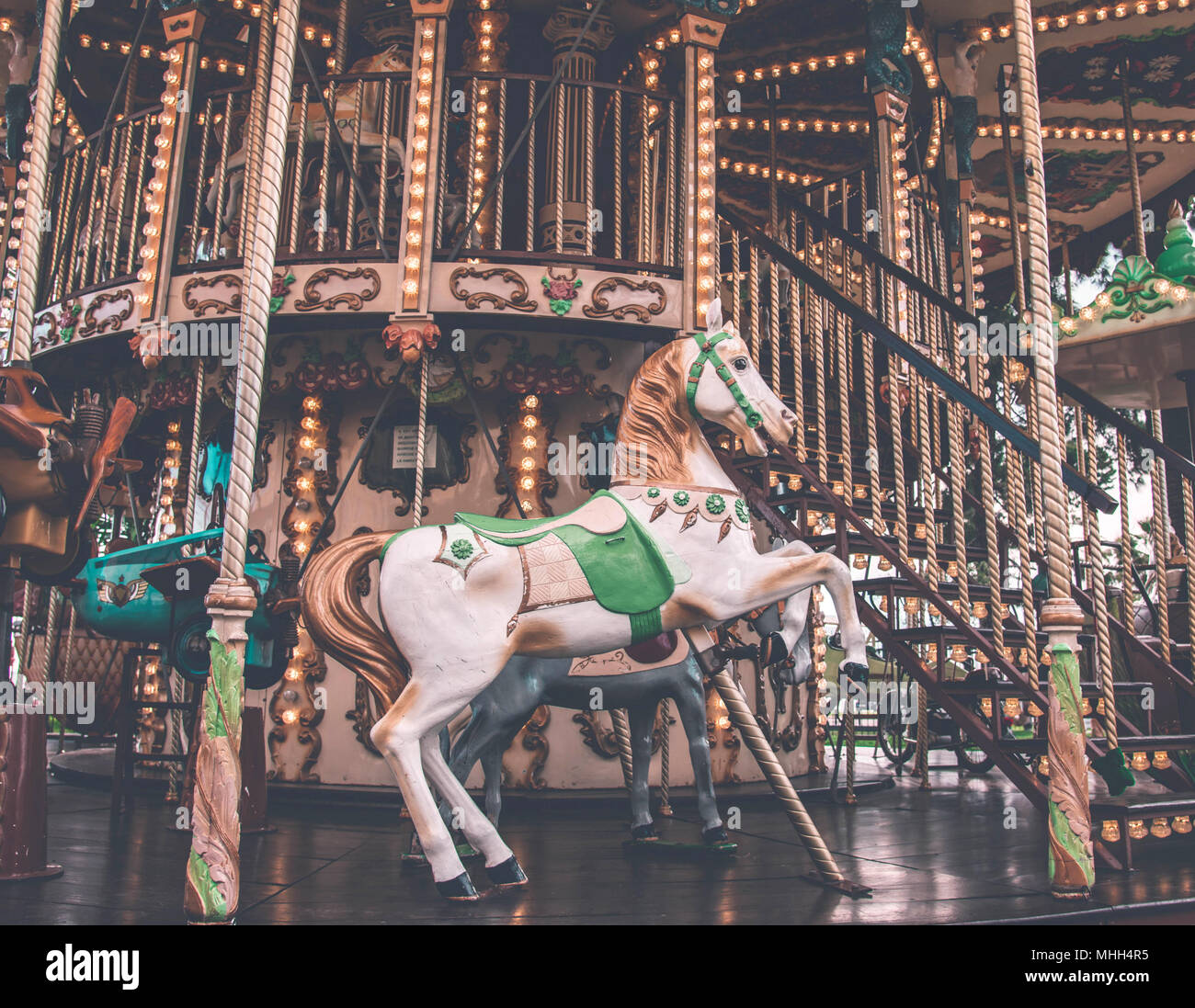 Un carrousel à l'ancienne à Nice, France. Banque D'Images
