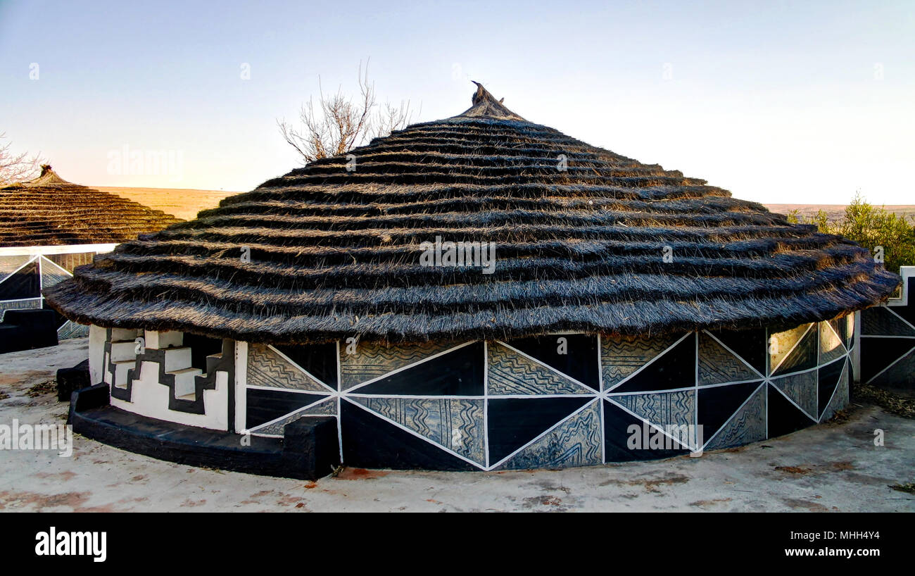 Ndebele traditionnels hut à Botshabelo, Mpumalanga, Afrique du Sud Banque D'Images