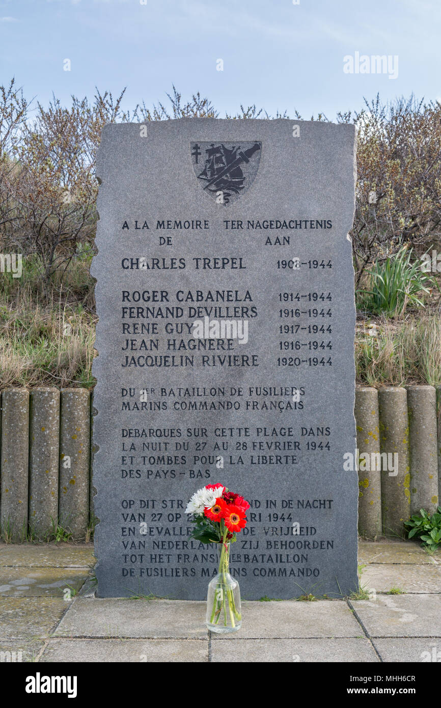 L'Trepel Monument aux morts près de la plage de Wassenaar (Wassenaarse Slag) en l'honneur des Français commandos qui ont donné leur vie pour notre liberté. Banque D'Images
