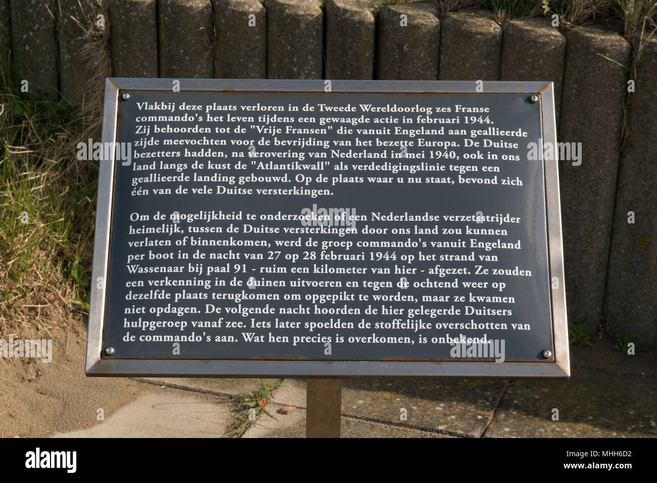 L'Trepel Monument aux morts près de la plage de Wassenaar (Wassenaarse Slag) en l'honneur des Français commandos qui ont donné leur vie pour notre liberté. Banque D'Images