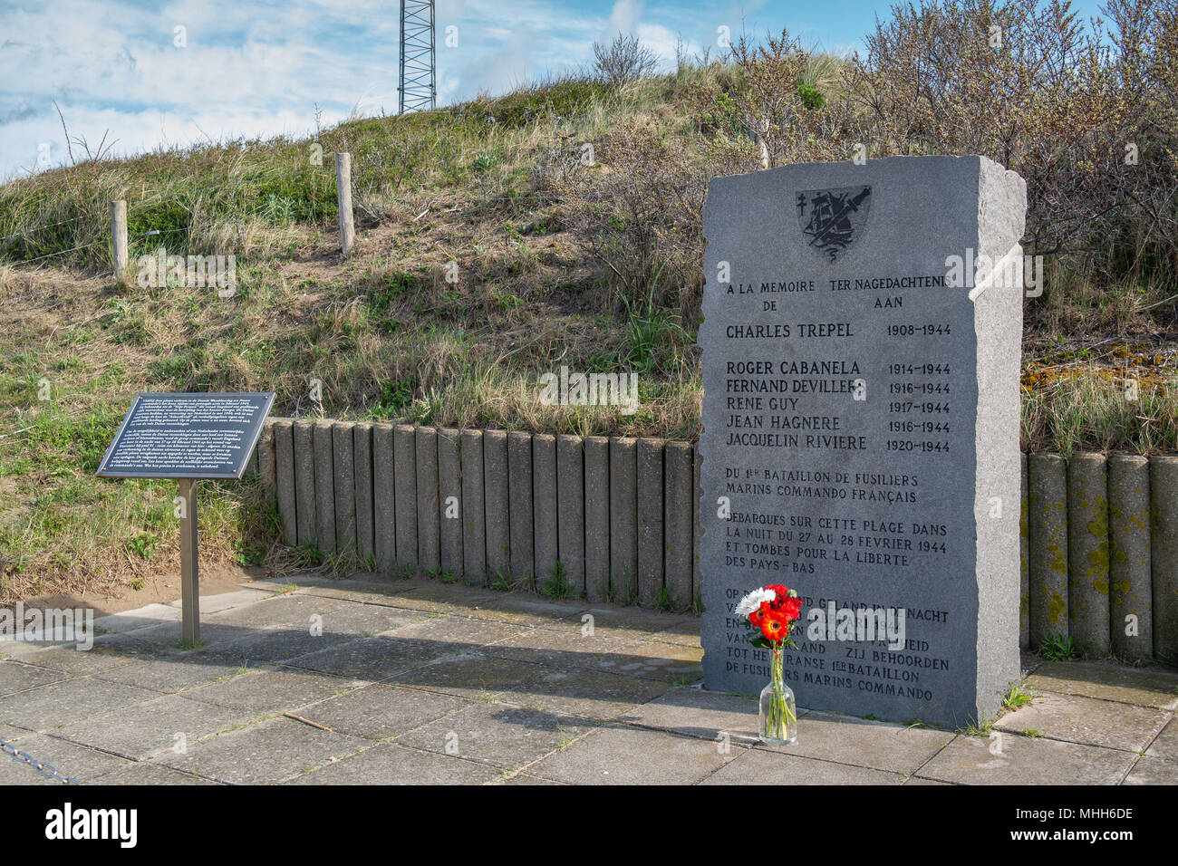 L'Trepel Monument aux morts près de la plage de Wassenaar (Wassenaarse Slag) en l'honneur des Français commandos qui ont donné leur vie pour notre liberté. Banque D'Images