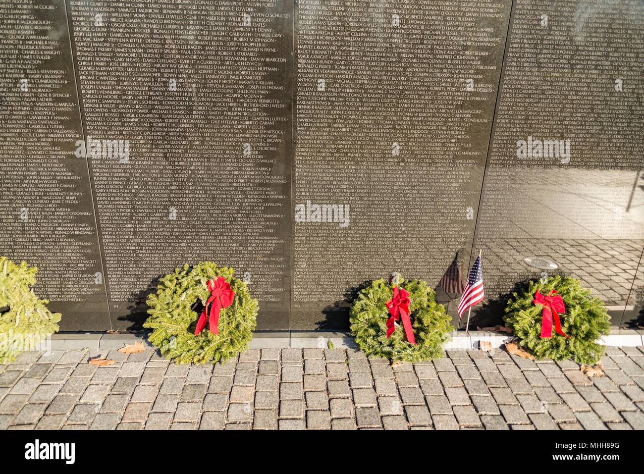 WASHINGTON DC - Décembre 17, 2017 : Noms sur Guerre du Vietnam Veterans Memorial le 17 décembre 2017 à Washington DC, USA. Le mémorial reçoit environ 3 mi Banque D'Images