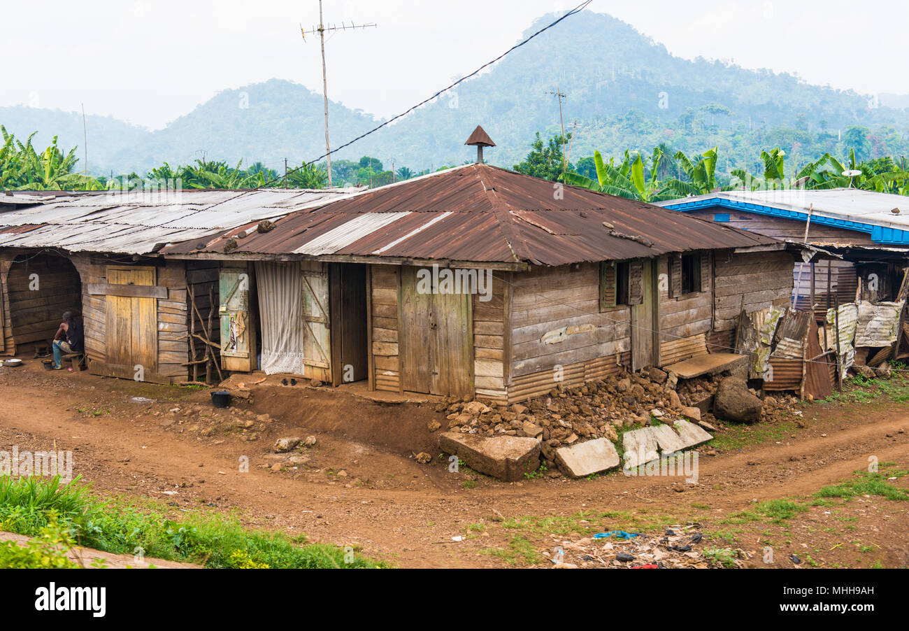 Pauvre maison au Cameroun, l'Afrique Banque D'Images, Photo Stock