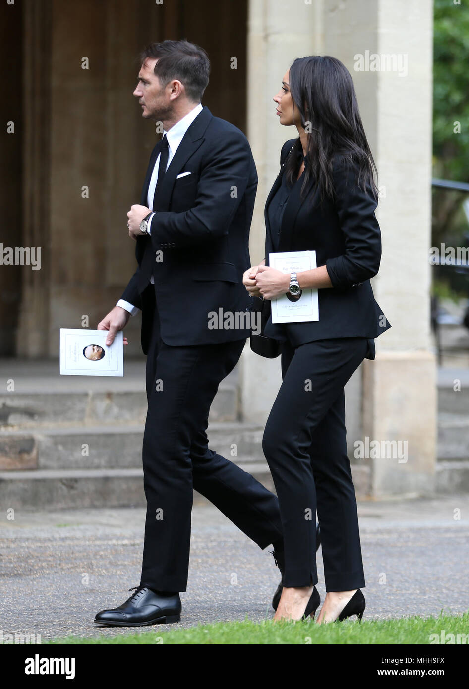 Frank Lampard et Christine Bleakley en dehors de St Luke's et à Christ Church, Londres, où le service commémoratif pour un ancien joueur de Chelsea Ray Wilkins est tenu. Wilkins, qui a commencé une carrière impressionnante à Stamford Bridge et aussi plus tard l'entraîneur, décédé à l'âge de 61 suivant un arrêt cardiaque Banque D'Images
