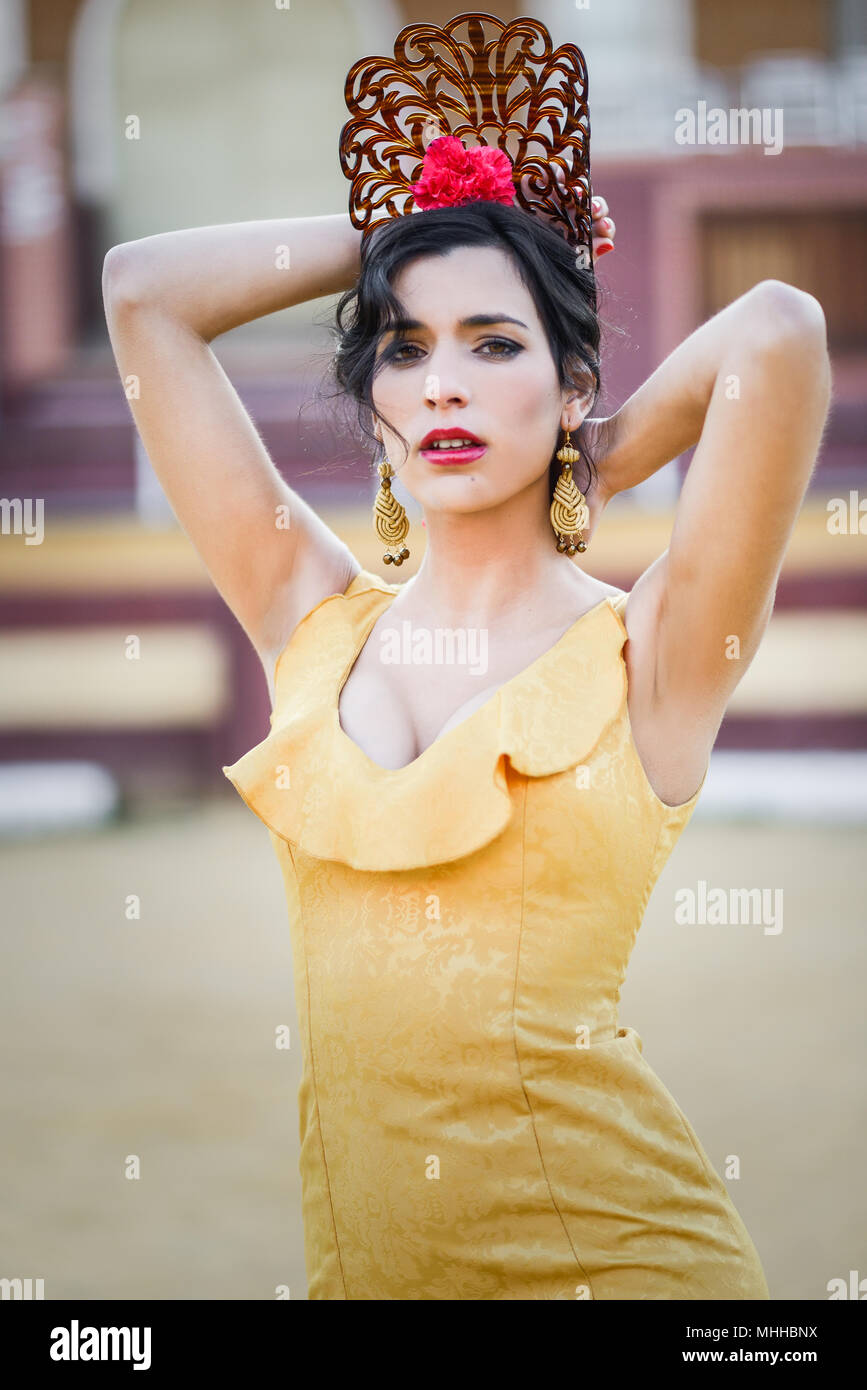 Mode portrait de femme espagnole Banque de photographies et d images a haute resolution Alamy