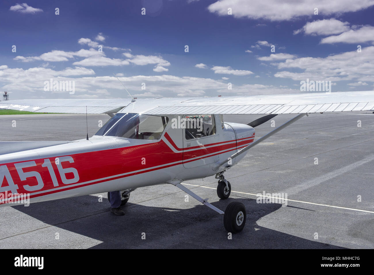 Avion Cessna aile haute sur le macadam, New York, USA Banque D'Images