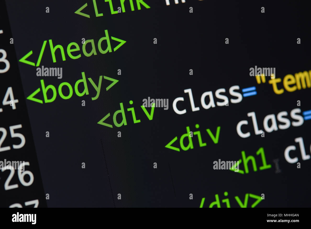 Du vrai code Html l'élaboration d'écran. Flux de travail programmation algorithme abstrait concept. Lignes de code HTML visible. Banque D'Images