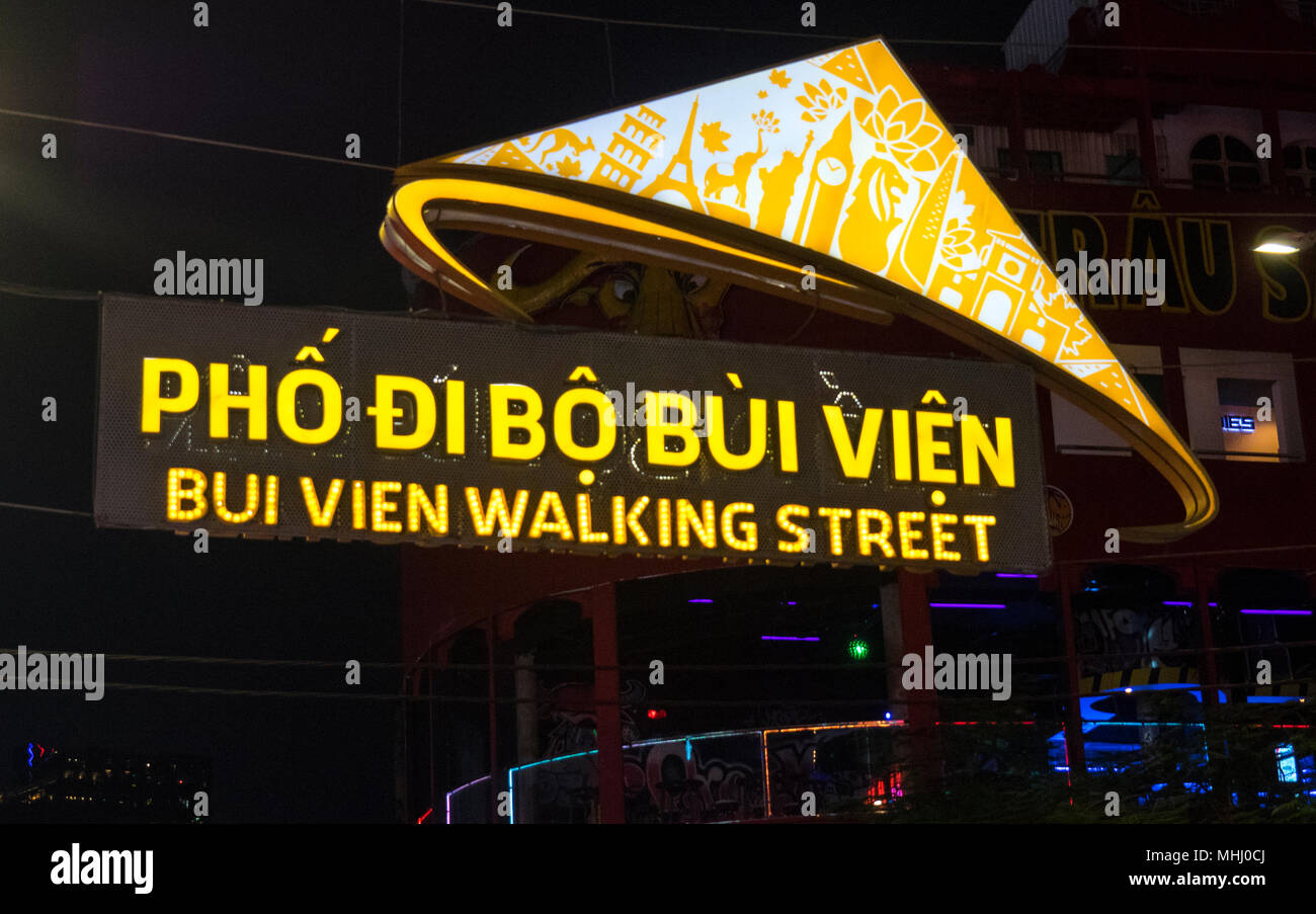 Plaque de rue Bùi Viện pour Street, District 1 Ho Chi Minh City, Vietnam. Banque D'Images