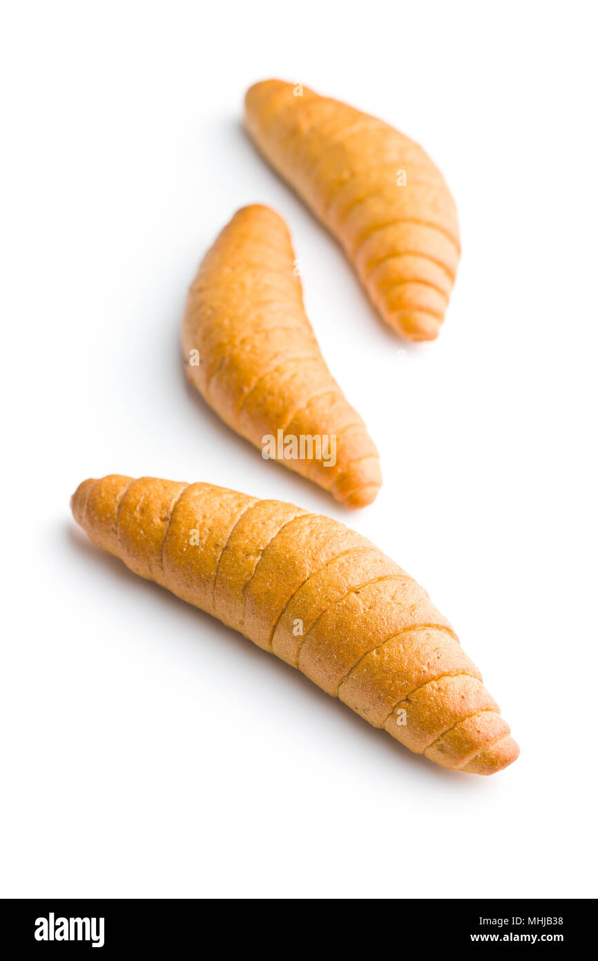 Petits pains salés. Croissants complet isolé sur fond blanc. Banque D'Images