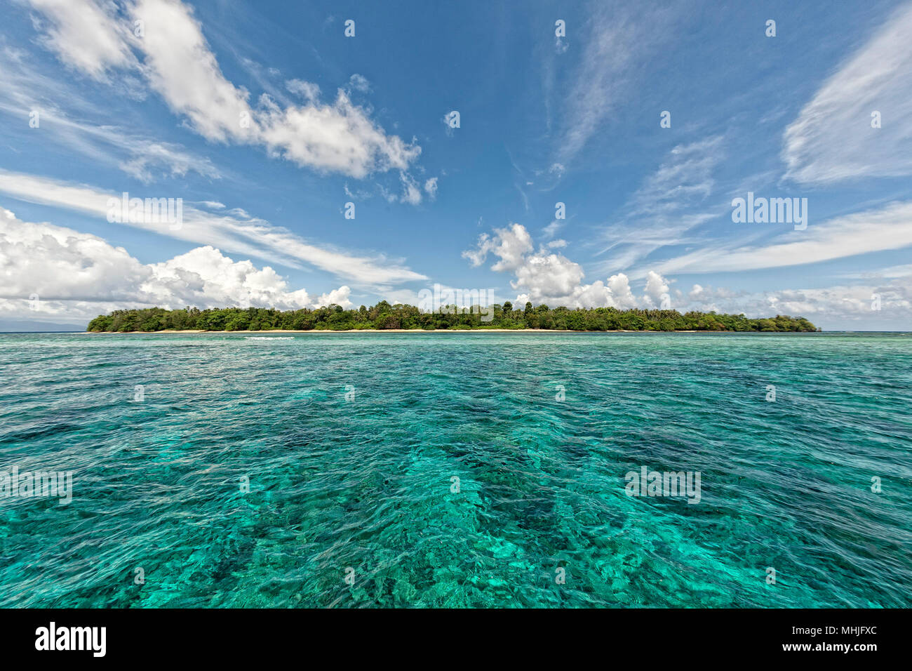 Siladen turquoise tropical Paradise Island en Indonésie Banque D'Images