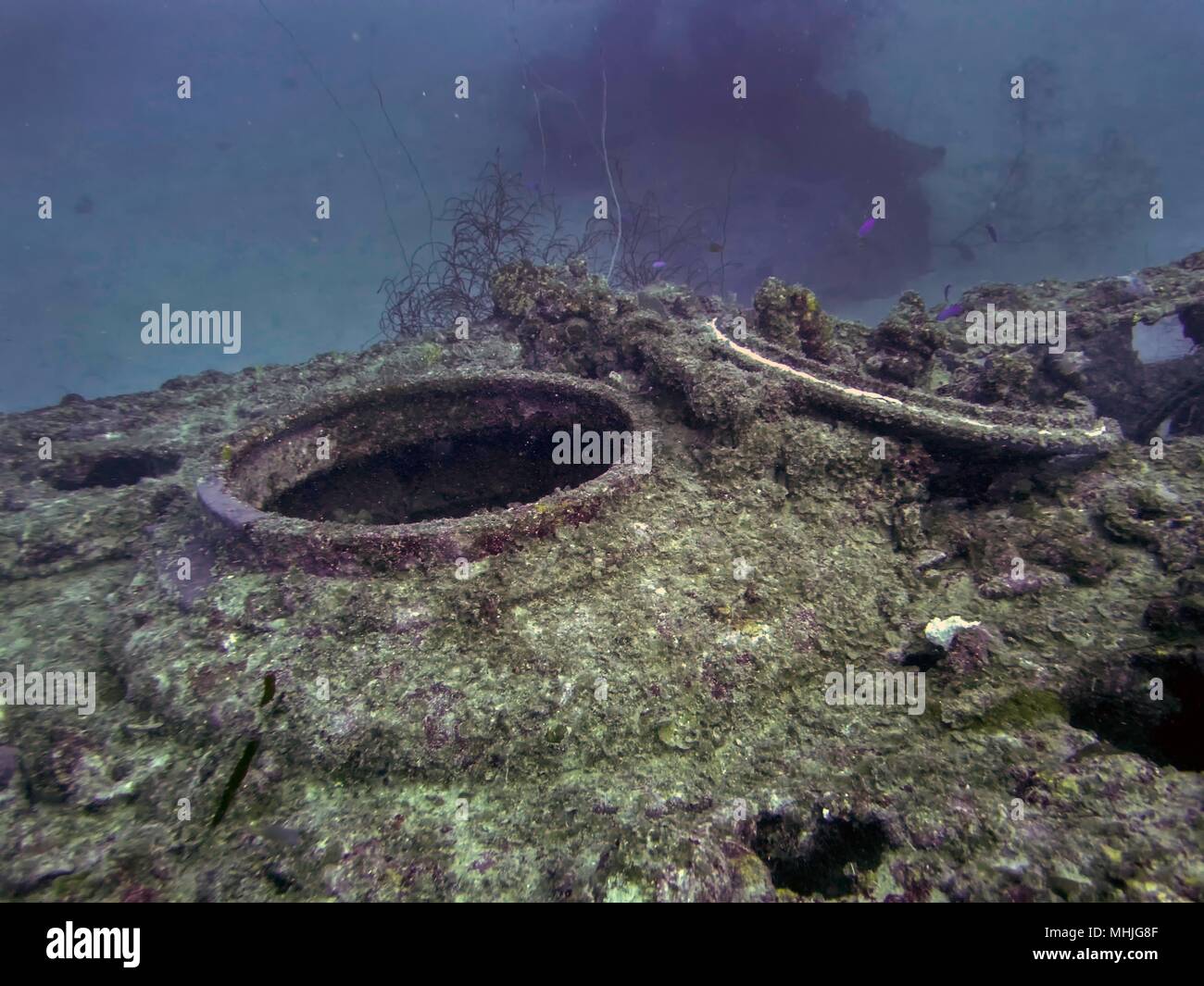 La trappe ouverte sur le sous-marin de la Marine impériale japonaise J-169 coulé à Truk. Banque D'Images