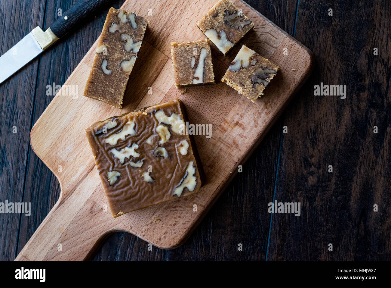 L'été turque Helva Halva ou avec le noyer. Concept Desseert. Banque D'Images