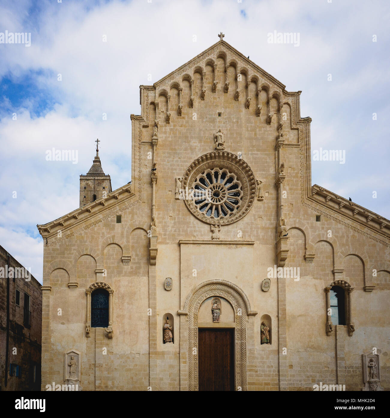 Matera (Italie), septembre 2017. Façade de la cathédrale dédiée à la Vierge Marie et Saint Eustache. Format carré. Banque D'Images